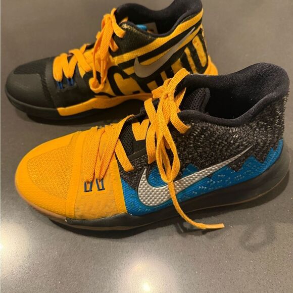 Nike Kyrie Youth Basketball Shoes Size 7 Black Yellow Blue Authentic - Picture 7 of 9